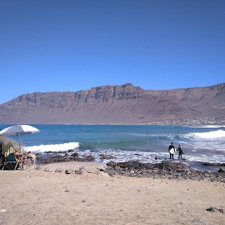 Famara Rooms Luaran gambar