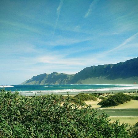 Famara Rooms Luaran gambar