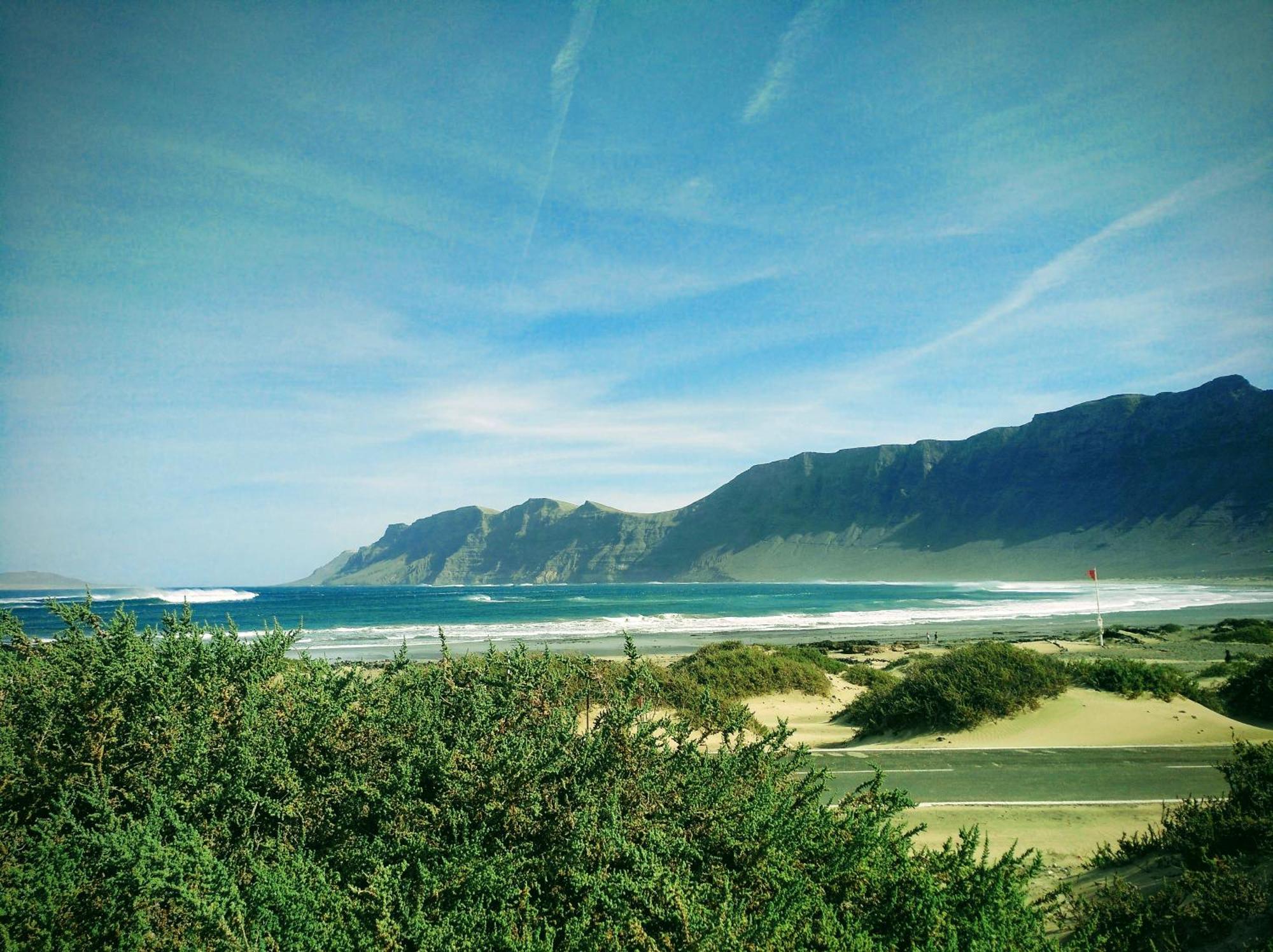 Famara Rooms Luaran gambar